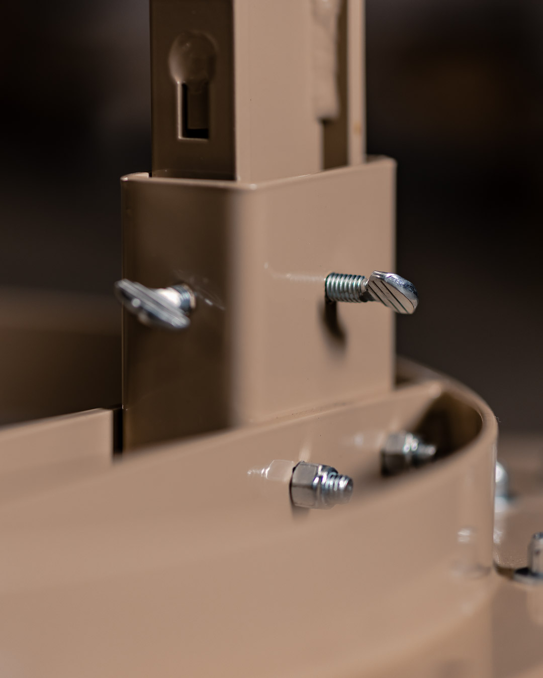Thumb screws to keep the armored post stabilize
