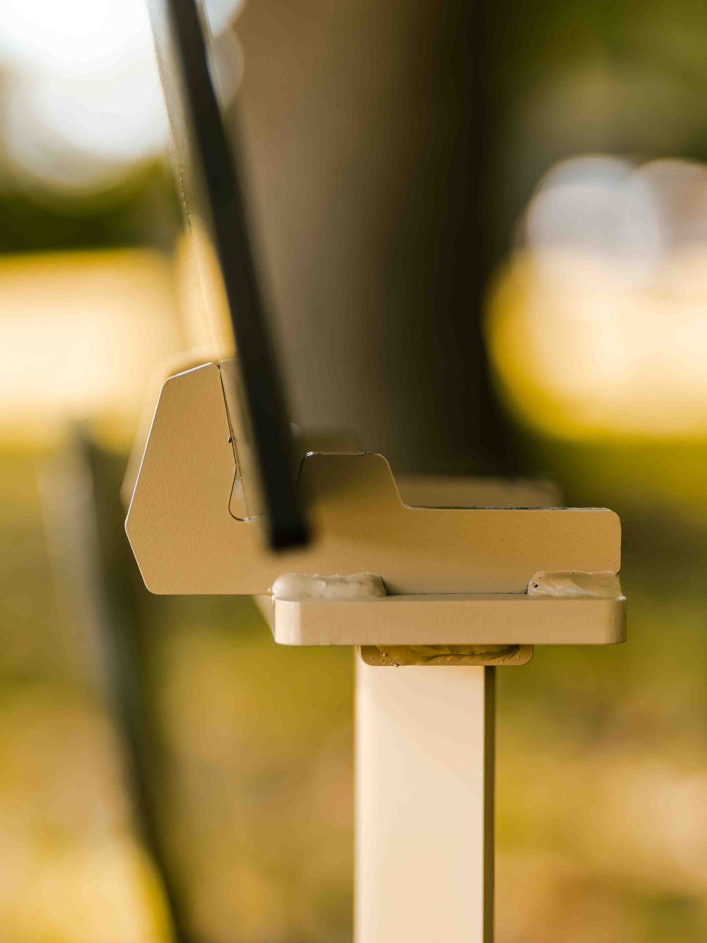 10 degree forward lean Reactive metal shooting target with a forward lean