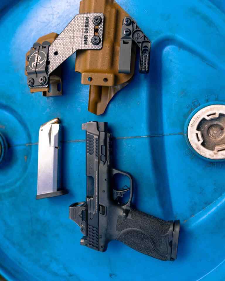 M&P 10mm with holster