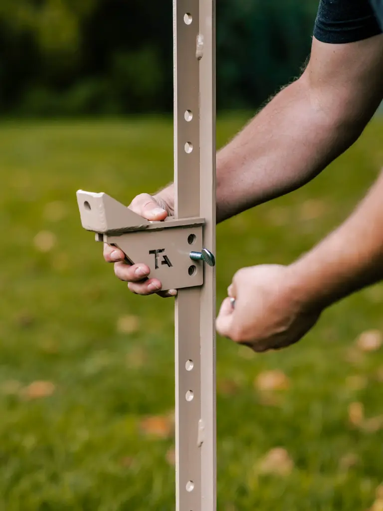 FRONT MOUNT T-POST MOUNT 4X3 XLR-11.webp