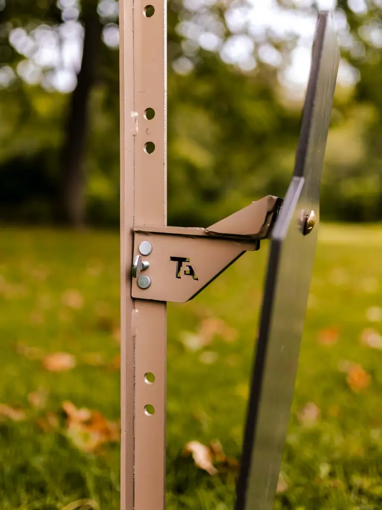 FRONT MOUNT T-POST MOUNT 4X3 XLR-6.webp