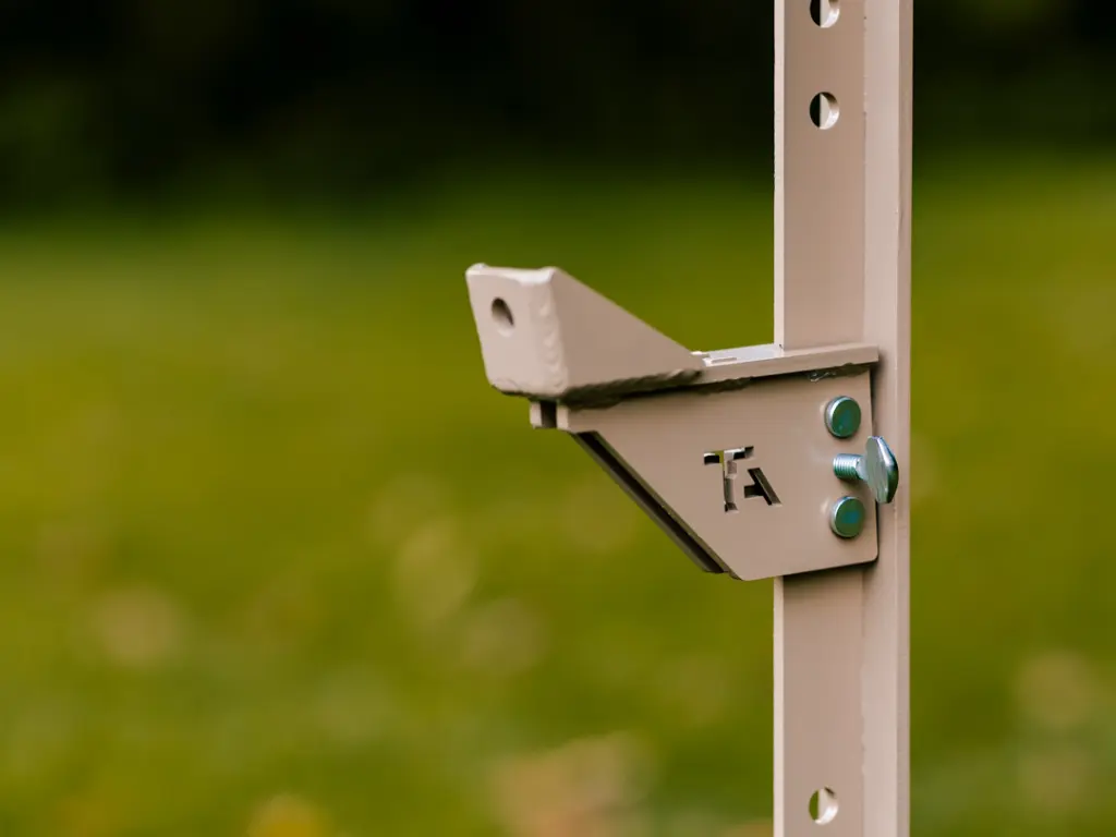 FRONT MOUNT T-POST MOUNT 4X3 XLR-22.webp