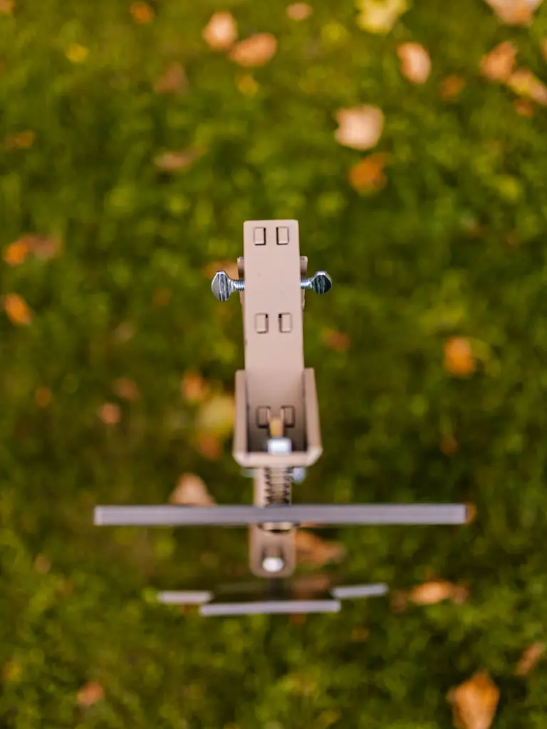 HD T-POST MOUNT 4X3 XLR-7.webp