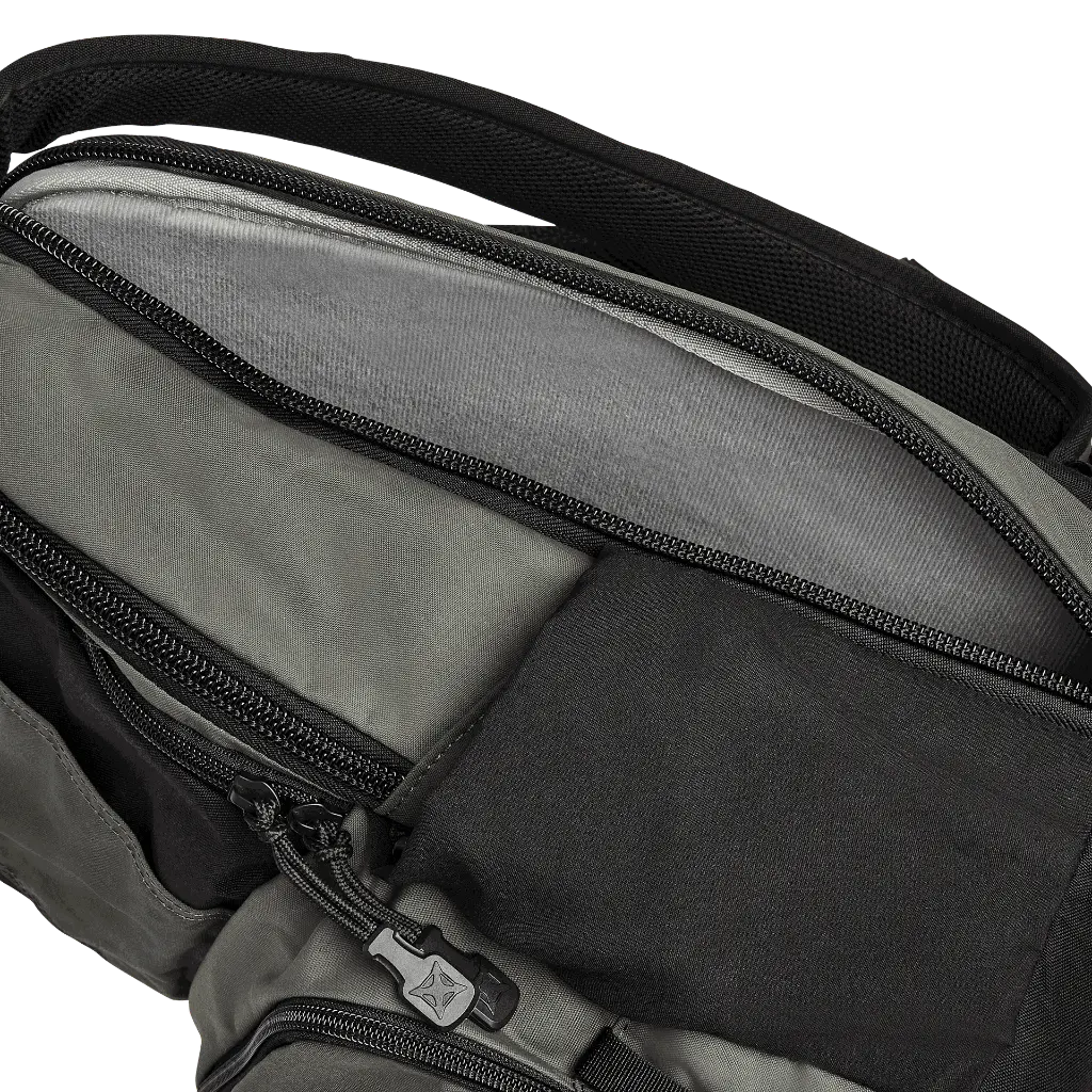 VTX5037_RudderGreen-ItsBlack_CCWCompartment_000.webp