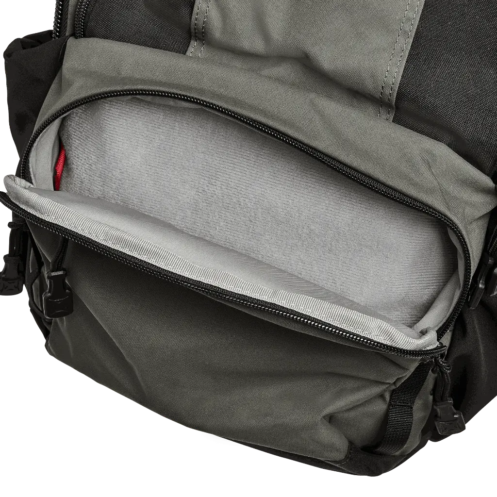 VTX5037_RudderGreen-ItsBlack_FrontPocket_B_000.webp